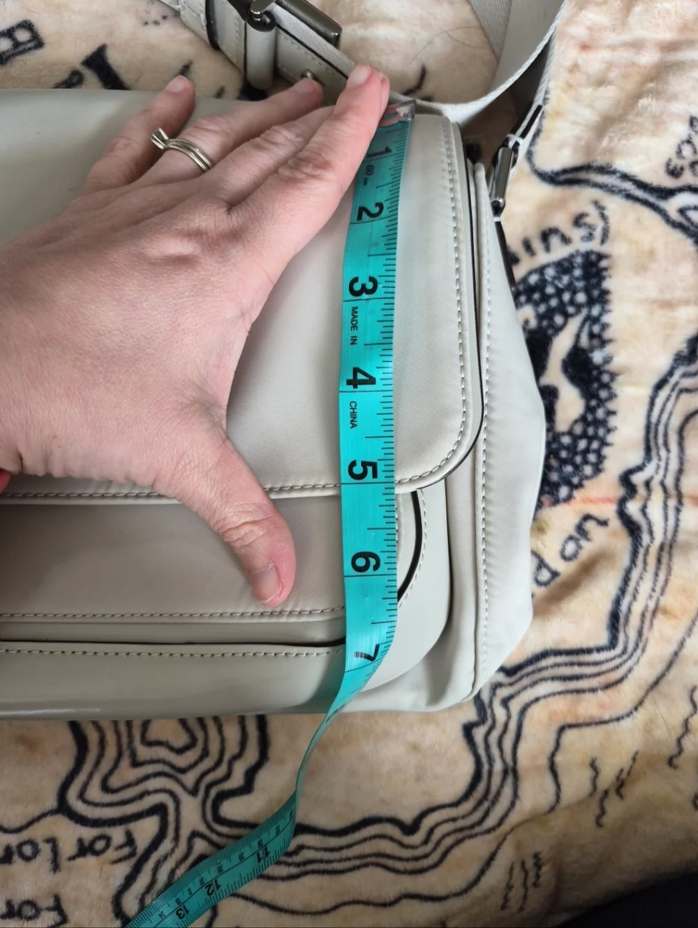 Kate Spade New York Cream/Ivory Messenger Bag